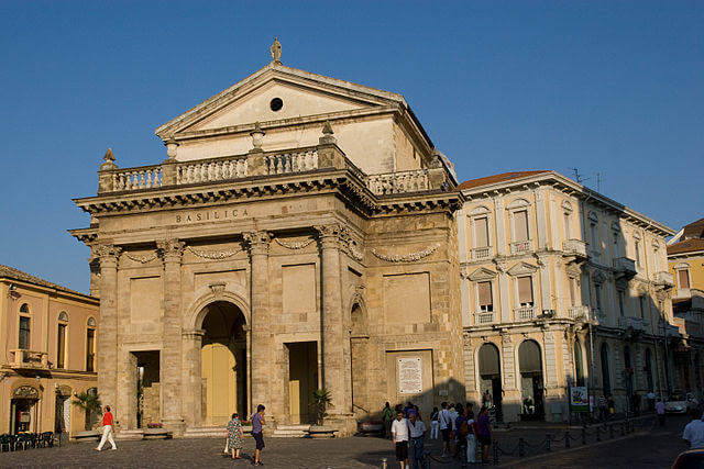 640px-KOS_Lanciano_Basilica